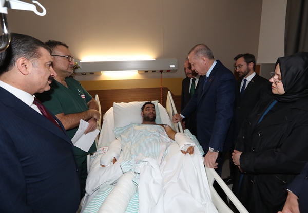 Foto - Cumhurbaşkanı Erdoğan hastanede yaralıları ziyaret etti