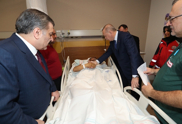 Foto - Cumhurbaşkanı Erdoğan hastanede yaralıları ziyaret etti
