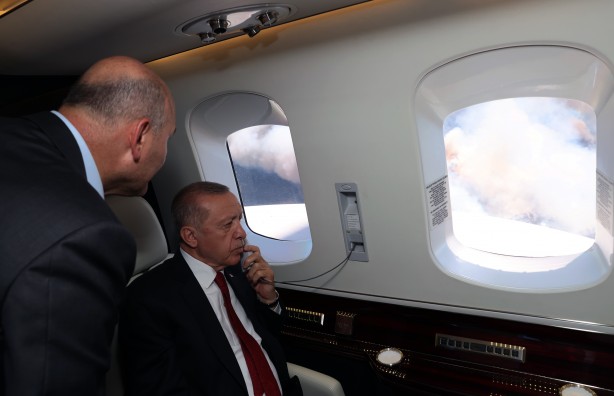 Foto - Cumhurbaşkanı Erdoğan Marmaris'teki yangını havadan inceledi