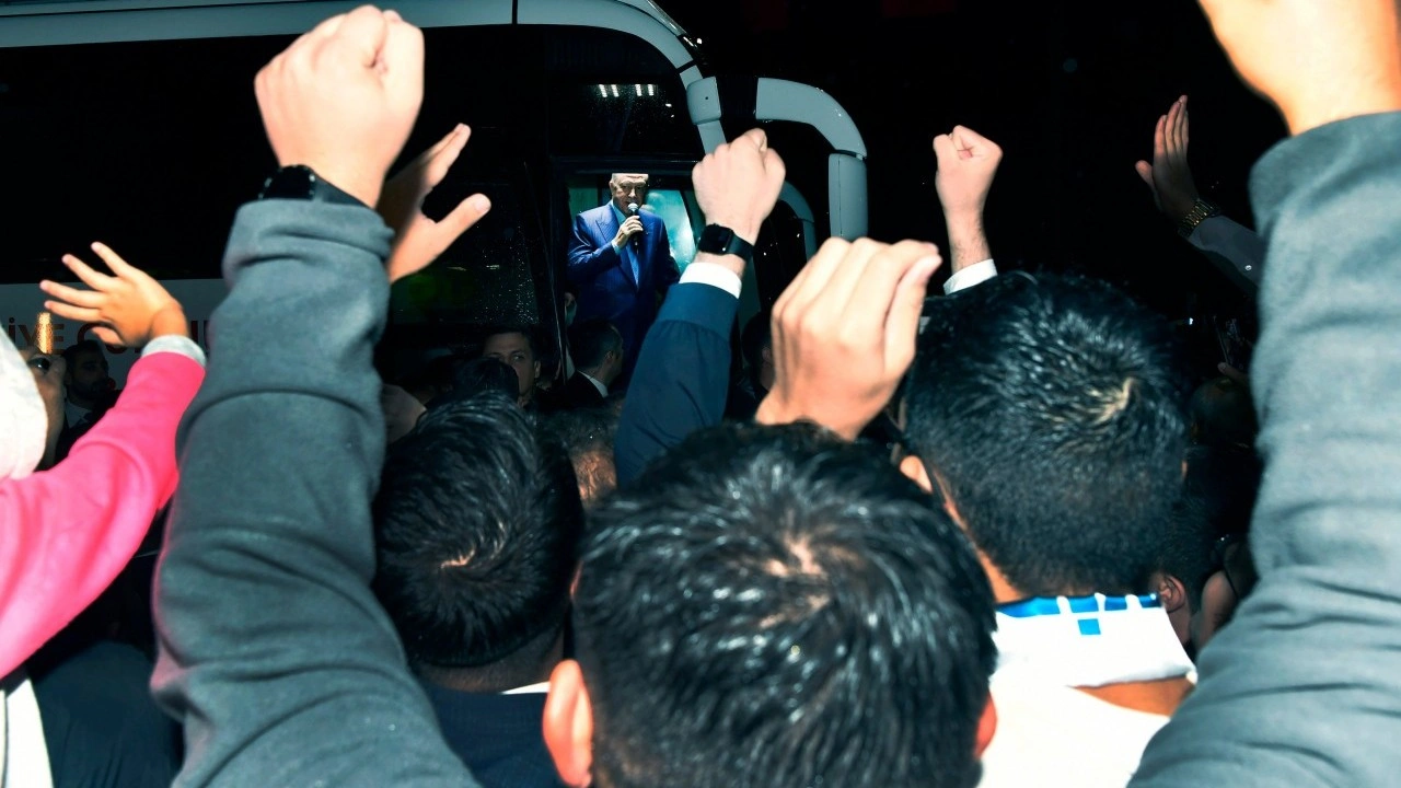 Foto - Cumhurbaşkanı Erdoğan memleketinde coşkuyla karşılandı! Güneysu’da önemli mesajlar verdi