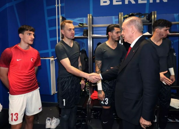Foto - Cumhurbaşkanı Erdoğan milli futbolcularımızı tebrik etti