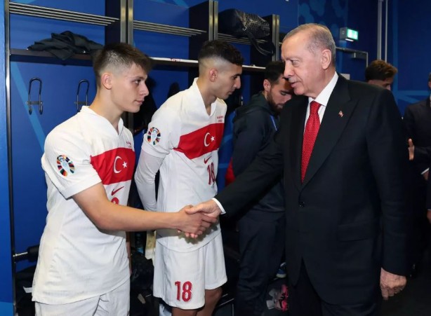 Foto - Cumhurbaşkanı Erdoğan milli futbolcularımızı tebrik etti