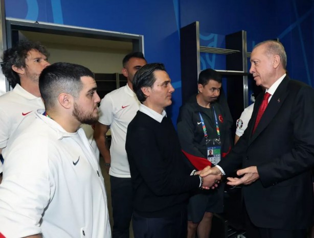Foto - Cumhurbaşkanı Erdoğan milli futbolcularımızı tebrik etti