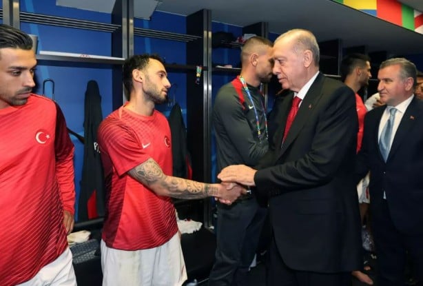 Cumhurbaşkanı Erdoğan milli futbolcularımızı tebrik etti