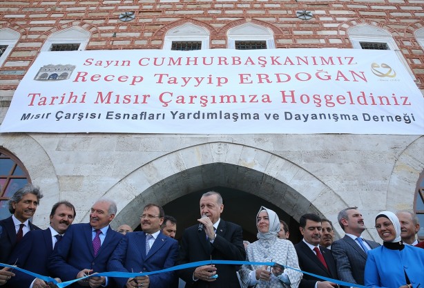 Foto - Cumhurbaşkanı Erdoğan Mısır Çarşısı'nı gezdi