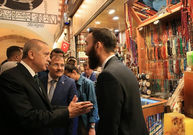 Foto - Cumhurbaşkanı Erdoğan Mısır Çarşısı'nı gezdi