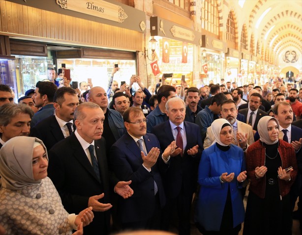 Foto - Cumhurbaşkanı Erdoğan Mısır Çarşısı'nı gezdi