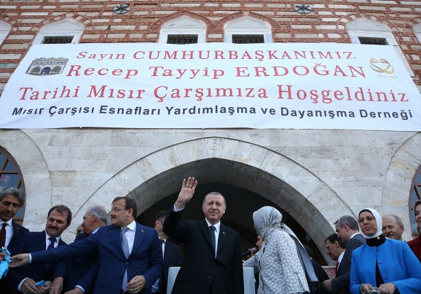Foto - Cumhurbaşkanı Erdoğan Mısır Çarşısı'nı gezdi
