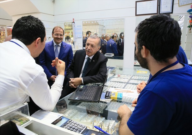 Foto - Cumhurbaşkanı Erdoğan Mısır Çarşısı'nı gezdi