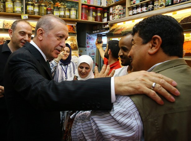 Foto - Cumhurbaşkanı Erdoğan Mısır Çarşısı'nı gezdi