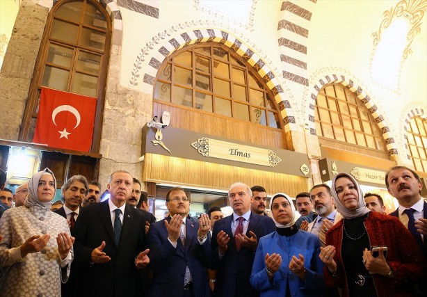 Foto - Cumhurbaşkanı Erdoğan Mısır Çarşısı'nı gezdi