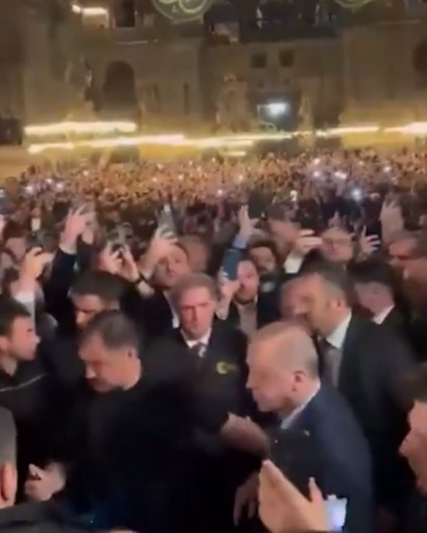 Cumhurbaşkanı Erdoğan, Murat Kurum ile birlikte Ayasofya Camii'nde namaz kıldı!