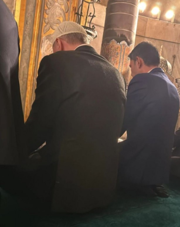 Foto - Cumhurbaşkanı Erdoğan, Murat Kurum ile birlikte Ayasofya Camii'nde namaz kıldı!