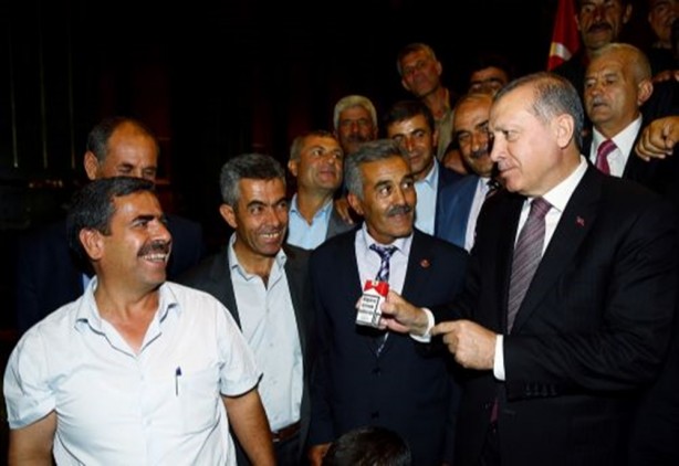 Foto - Cumhurbaşkanı Erdoğan onlarca vatandaşa böyle sigara bıraktırdı!