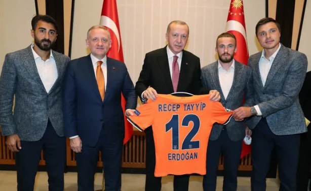 Cumhurbaşkanı Erdoğan şampiyon Başakşehir'i kabul etti