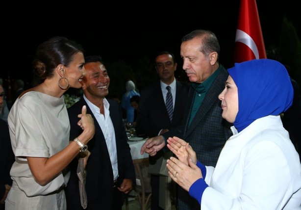 Foto - Cumhurbaşkanı Erdoğan, sporcu ve sanatçılarla birlikte iftar yaptı