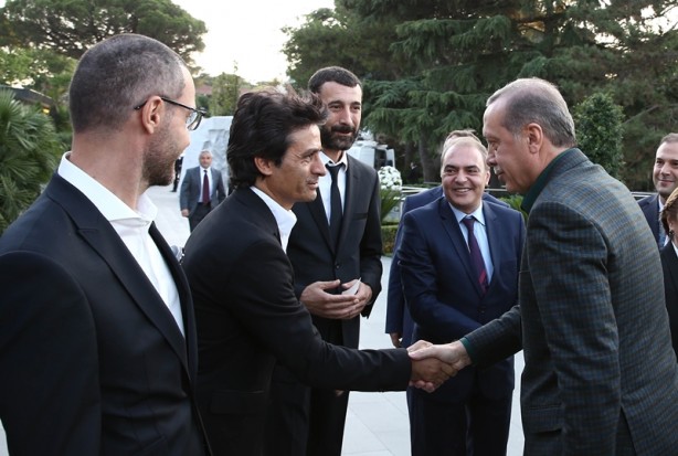 Foto - Cumhurbaşkanı Erdoğan, sporcu ve sanatçılarla birlikte iftar yaptı