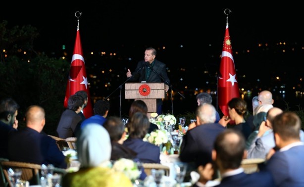Foto - Cumhurbaşkanı Erdoğan, sporcu ve sanatçılarla birlikte iftar yaptı