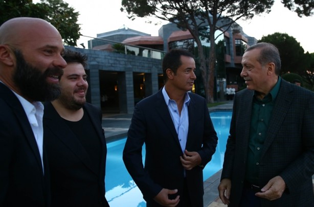 Foto - Cumhurbaşkanı Erdoğan, sporcu ve sanatçılarla birlikte iftar yaptı