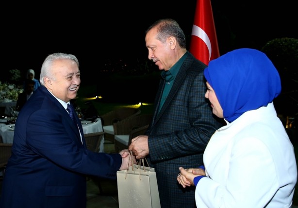 Foto - Cumhurbaşkanı Erdoğan, sporcu ve sanatçılarla birlikte iftar yaptı