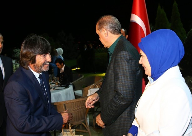 Foto - Cumhurbaşkanı Erdoğan, sporcu ve sanatçılarla birlikte iftar yaptı
