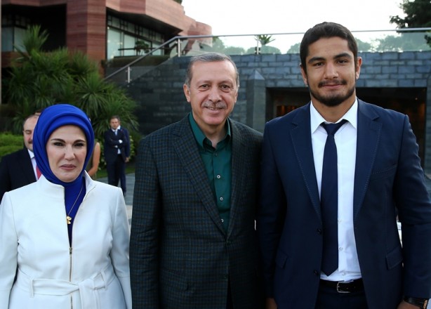 Foto - Cumhurbaşkanı Erdoğan, sporcu ve sanatçılarla birlikte iftar yaptı