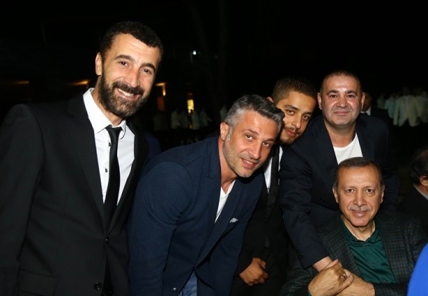 Foto - Cumhurbaşkanı Erdoğan, sporcu ve sanatçılarla birlikte iftar yaptı