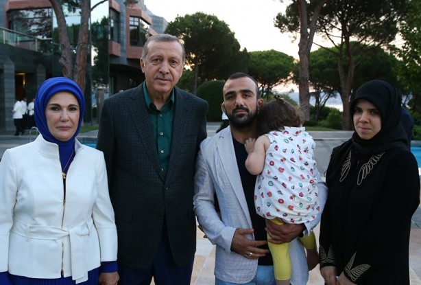 Foto - Cumhurbaşkanı Erdoğan, sporcu ve sanatçılarla birlikte iftar yaptı