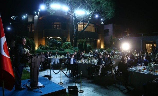 Foto - Cumhurbaşkanı Erdoğan, sporcu ve sanatçılarla birlikte iftar yaptı