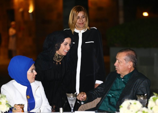 Foto - Cumhurbaşkanı Erdoğan, sporcu ve sanatçılarla birlikte iftar yaptı