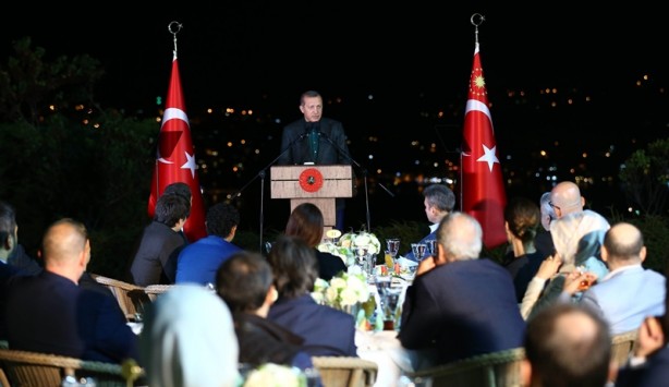 Foto - Cumhurbaşkanı Erdoğan, sporcu ve sanatçılarla birlikte iftar yaptı