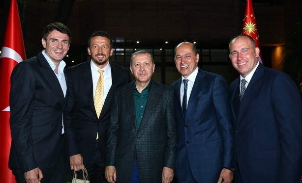 Foto - Cumhurbaşkanı Erdoğan, sporcu ve sanatçılarla birlikte iftar yaptı