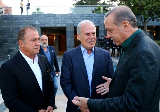 Foto - Cumhurbaşkanı Erdoğan, sporcu ve sanatçılarla birlikte iftar yaptı
