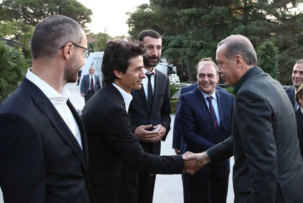 Foto - Cumhurbaşkanı Erdoğan, sporcu ve sanatçılarla birlikte iftar yaptı