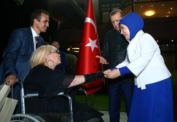 Foto - Cumhurbaşkanı Erdoğan, sporcu ve sanatçılarla birlikte iftar yaptı