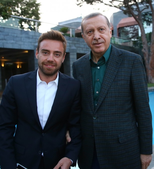 Foto - Cumhurbaşkanı Erdoğan, sporcu ve sanatçılarla birlikte iftar yaptı