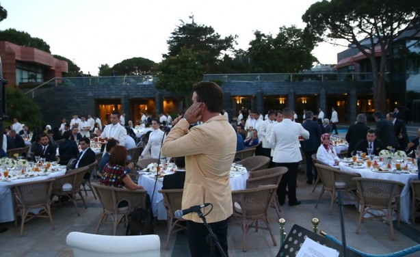 Foto - Cumhurbaşkanı Erdoğan, sporcu ve sanatçılarla birlikte iftar yaptı