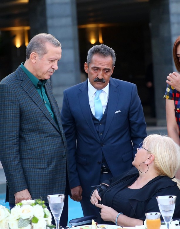 Foto - Cumhurbaşkanı Erdoğan, sporcu ve sanatçılarla birlikte iftar yaptı