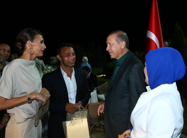 Foto - Cumhurbaşkanı Erdoğan, sporcu ve sanatçılarla birlikte iftar yaptı