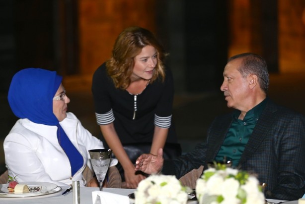 Foto - Cumhurbaşkanı Erdoğan, sporcu ve sanatçılarla birlikte iftar yaptı