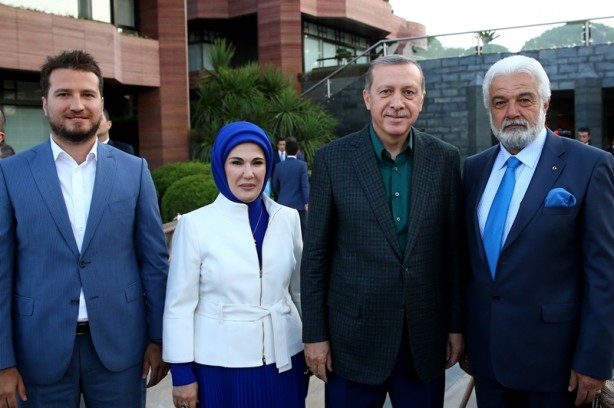 Foto - Cumhurbaşkanı Erdoğan, sporcu ve sanatçılarla birlikte iftar yaptı