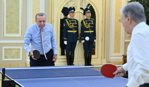 Foto - Cumhurbaşkanı Erdoğan, Takoyev ile masa tenisi oynadı