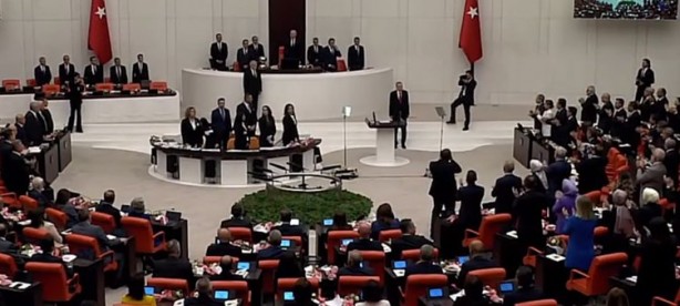 Foto - Cumhurbaşkanı Erdoğan TBMM'ye girerken CHP ve HDP'den skandal!