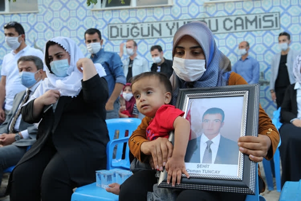 Foto - Cumhurbaşkanı Erdoğan terör örgütü PKK'nın katlettiği işçinin ailesiyle görüştü