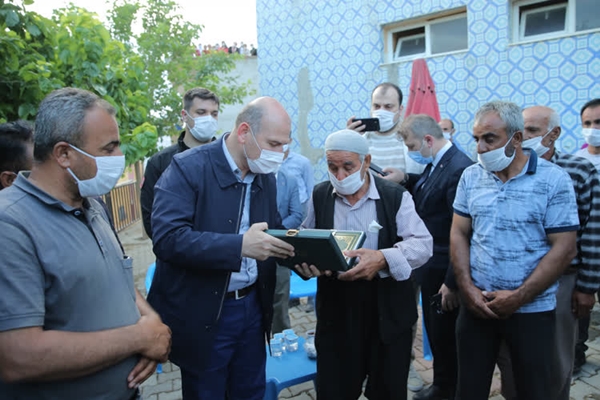 Foto - Cumhurbaşkanı Erdoğan terör örgütü PKK'nın katlettiği işçinin ailesiyle görüştü