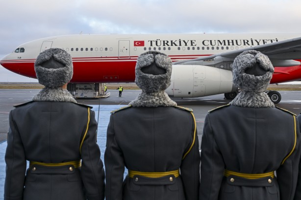 Cumhurbaşkanı Erdoğan, TOGG'u hediye etti ve yola çıktı! TOGG sürprizi...