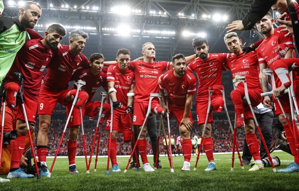 Foto - Cumhurbaşkanı Erdoğan, Türkiye-Angola maçını izledi