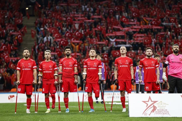 Foto - Cumhurbaşkanı Erdoğan, Türkiye-Angola maçını izledi