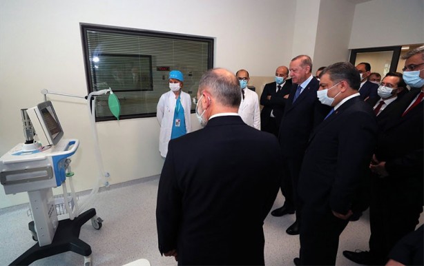 Foto - Cumhurbaşkanı Erdoğan yerli solunum cihazlarını inceledi