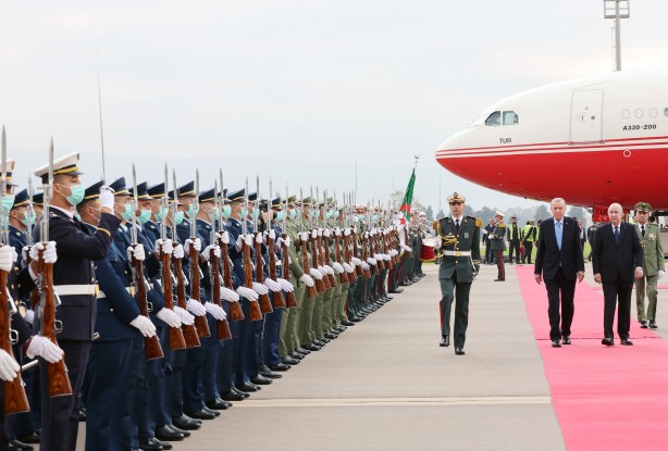 Foto - Cumhurbaşkanı Erdoğan'a Cezayir'de sıcak karşılama!